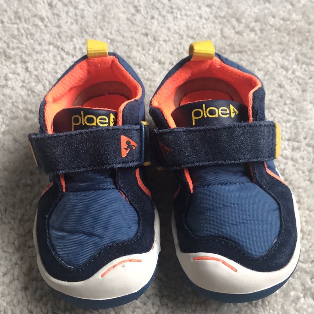 Plae sneakers